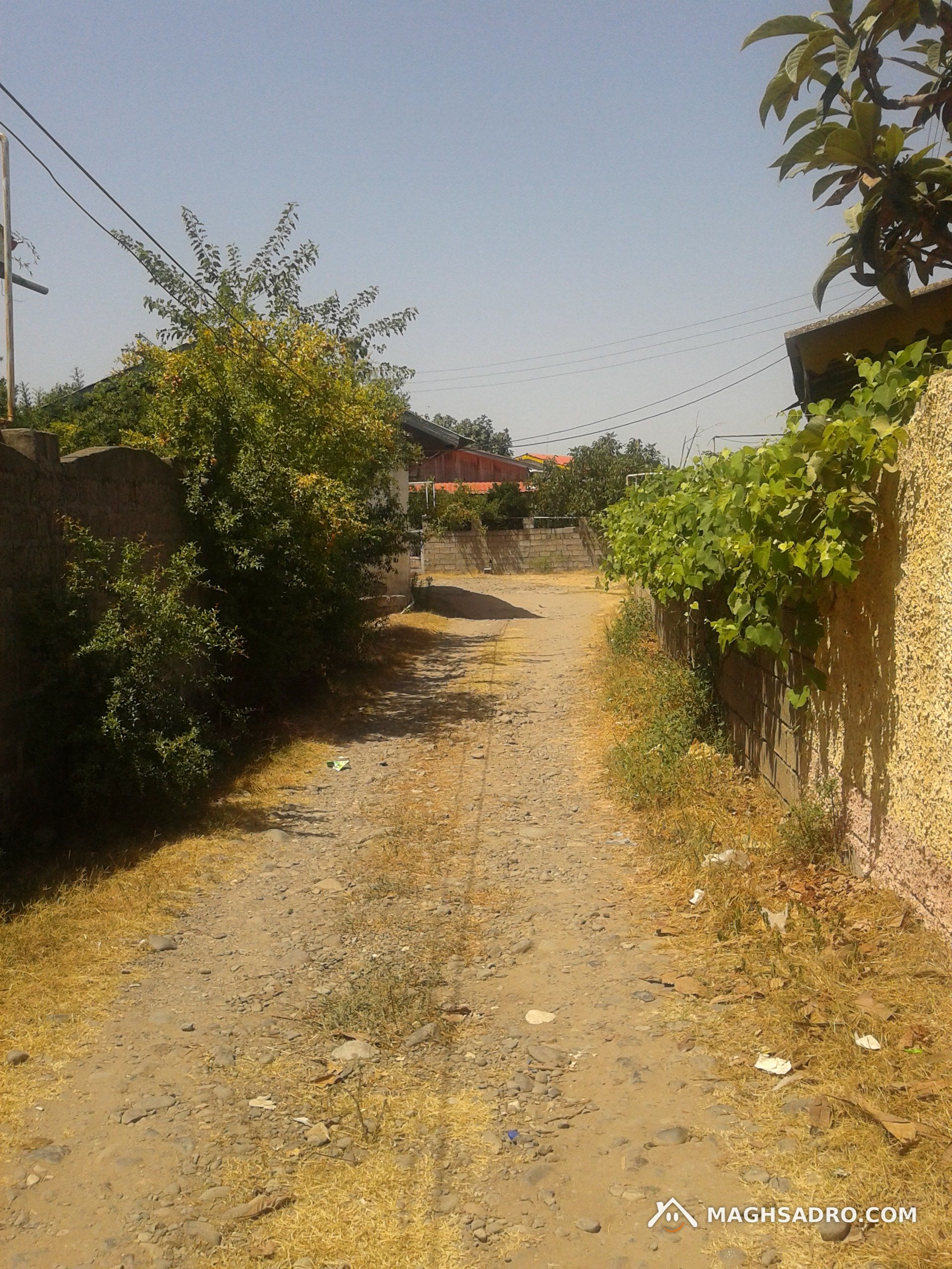 نمایی از یک کوچه در شهر چاف و چمخاله، گیلان